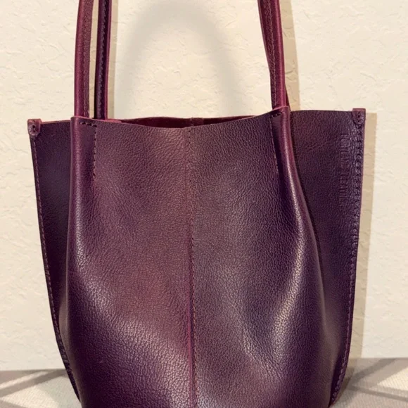Portland Leather Goods Devan Bucket Tote with Wallet in Plum - Picture 5 of 8